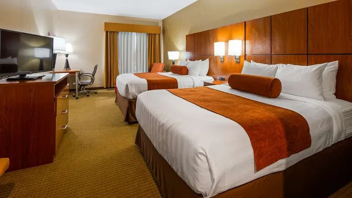 Best Western Plus Finger Lakes Inn & Suites 4