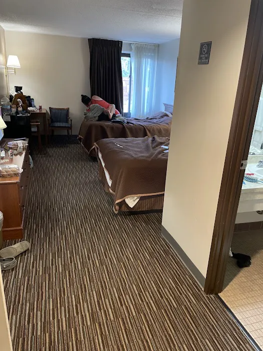Rodeway Inn 4