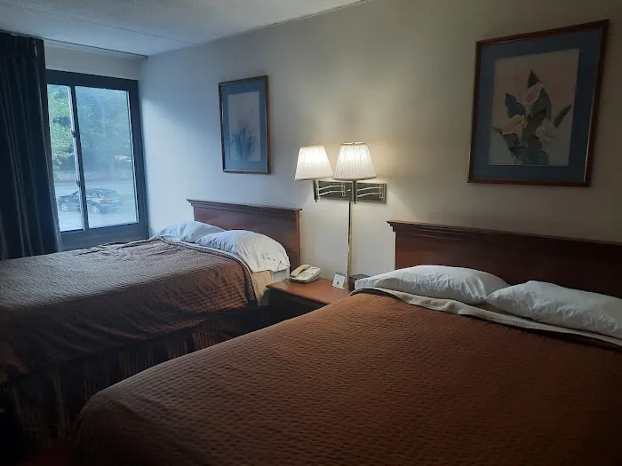 Rodeway Inn 4
