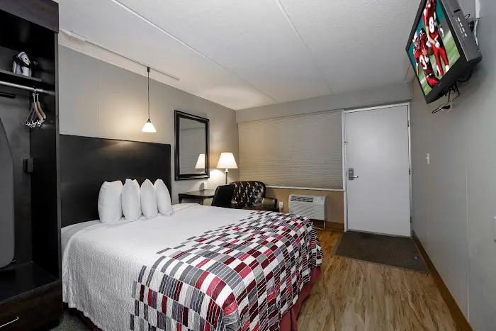 Red Roof Inn & Suites Herkimer 4