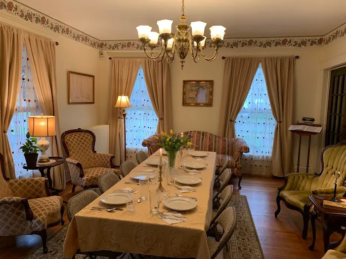 Grand Colonial Bed and Breakfast 4