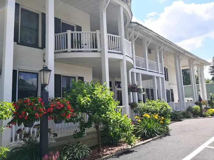 Historic Hotel Broadalbin + 1854 Pub Restaurant + Bar 4