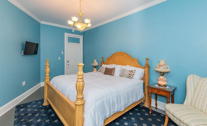 Historic Hotel Broadalbin + 1854 Pub Restaurant + Bar 4