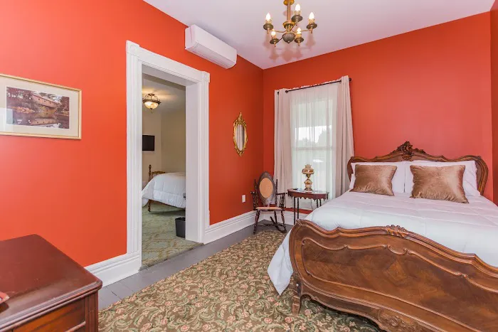 Historic Hotel Broadalbin + 1854 Pub Restaurant + Bar 4
