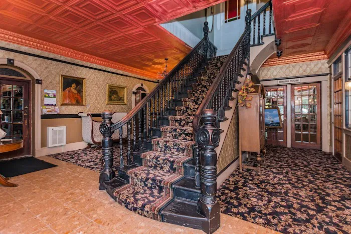 Historic Hotel Broadalbin + 1854 Pub Restaurant + Bar 4
