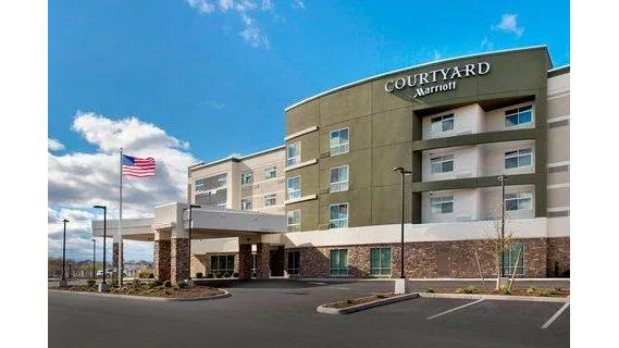 Courtyard Schenectady at Mohawk Harbor 4