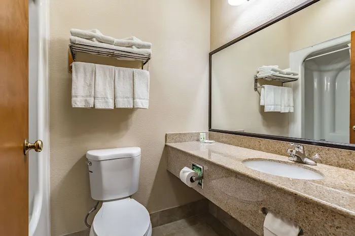 Quality Inn Schenectady - Albany 4