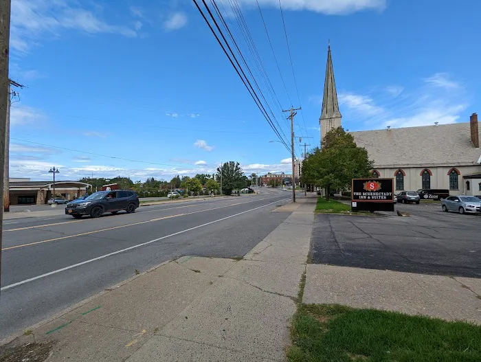 The Schenectady Inn & Suites 5