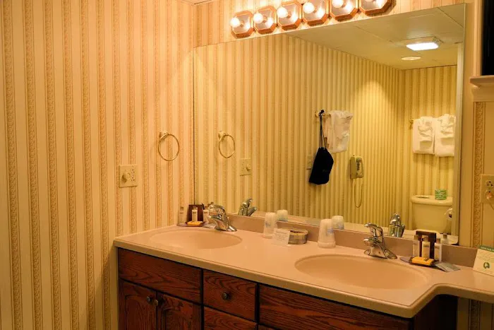 Best Western Plus Wilkes Barre Center City 4
