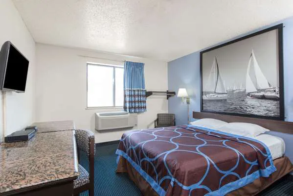 Super 8 by Wyndham New Castle 4