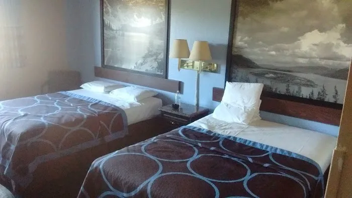 Super 8 by Wyndham New Castle 4