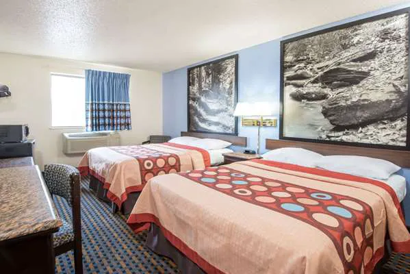 Super 8 by Wyndham New Castle 4