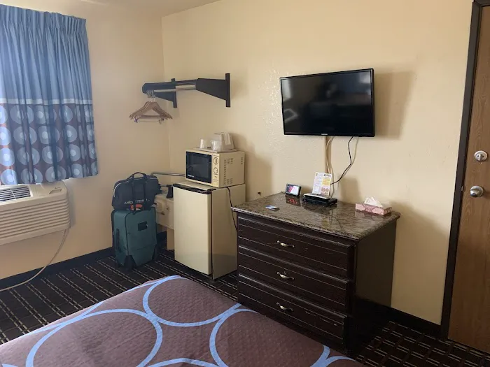 Super 8 by Wyndham New Castle 4