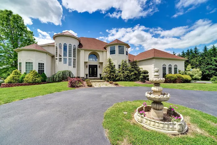 Whispering Oak Mansion 4