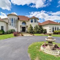 Whispering Oak Mansion ico