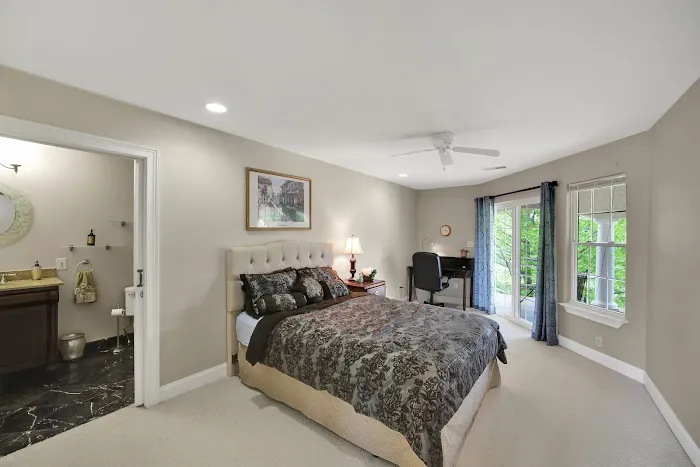 Whispering Oak Mansion 4
