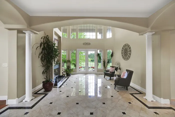 Whispering Oak Mansion 4