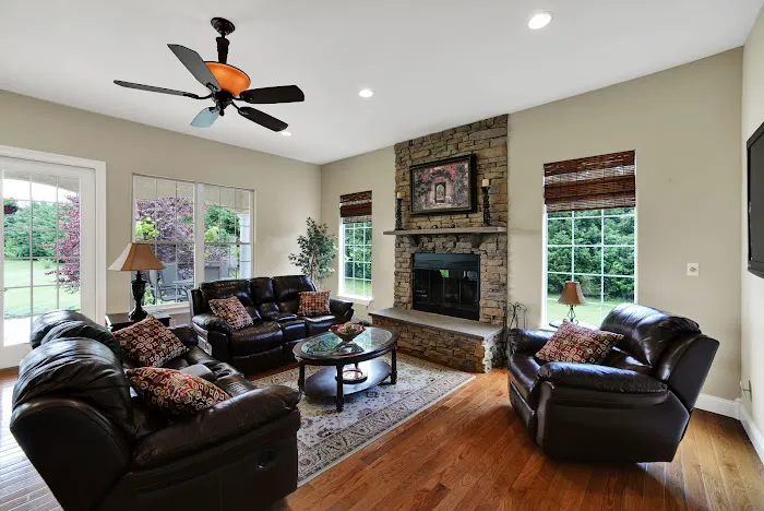 Whispering Oak Mansion 4