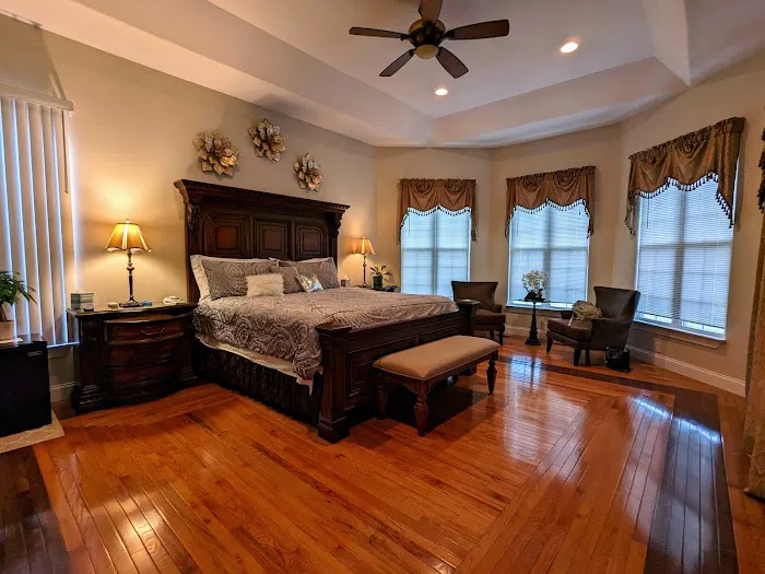 Whispering Oak Mansion 4