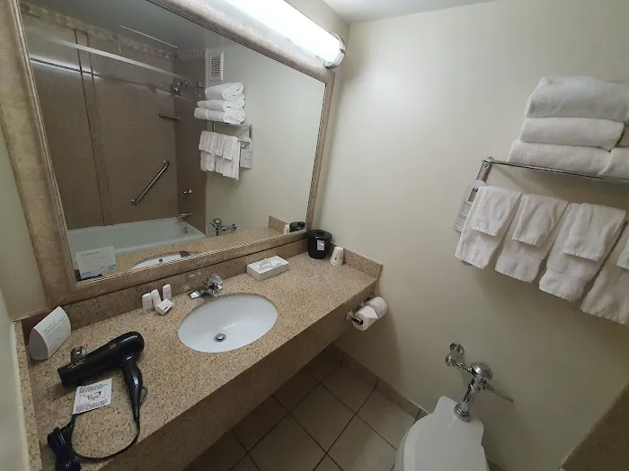 Ramada Newark/Wilmington 4