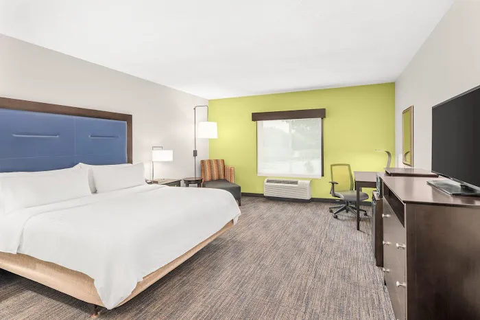 Holiday Inn Express & Suites Wilmington-Newark by IHG 4