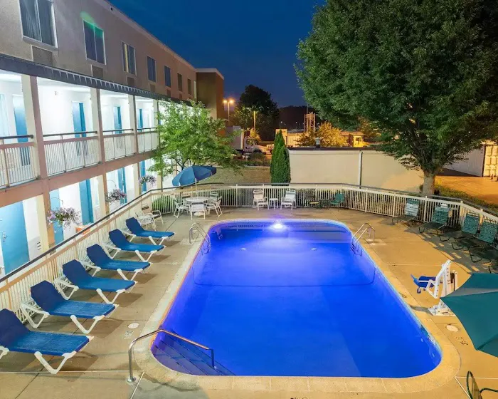 Quality Inn 4