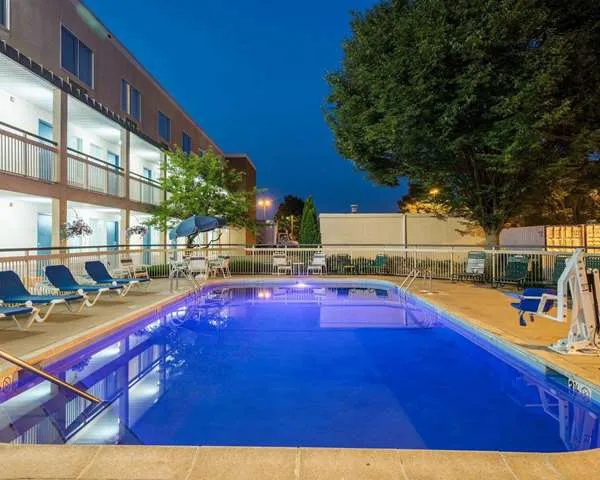 Quality Inn 4