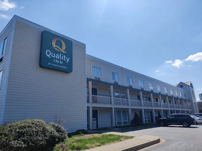 Quality Inn 4