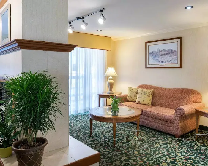 Quality Inn 4