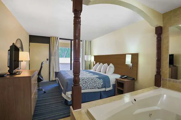 Days Inn by Wyndham Newark Wilmington 4
