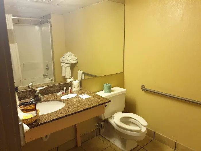Ramada by Wyndham West Atlantic City 4