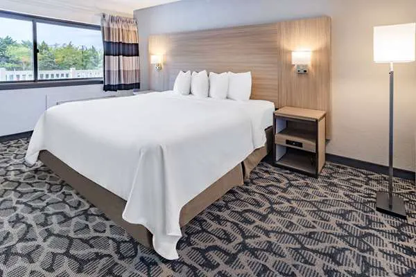 Ramada by Wyndham West Atlantic City 4
