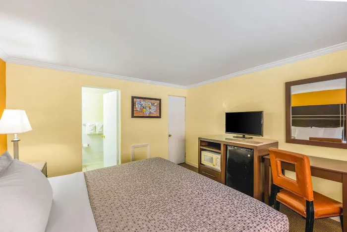 Econo Lodge Beach and Boardwalk 4