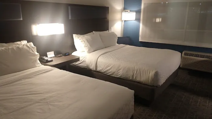 Holiday Inn Express & Suites Lancaster - Mount Joy, an IHG Hotel 4