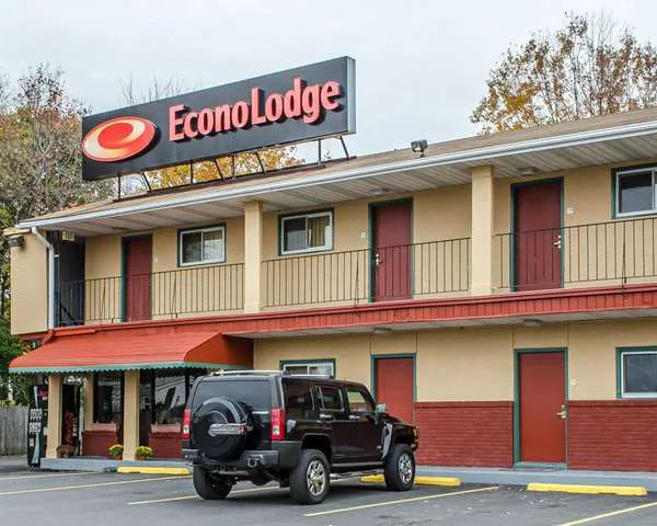 Econo Lodge 4