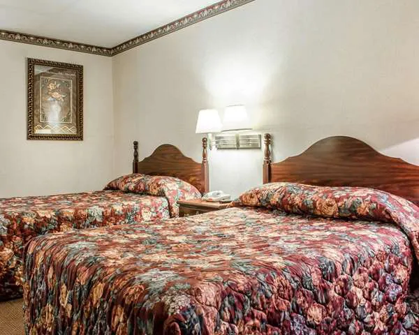Econo Lodge 4