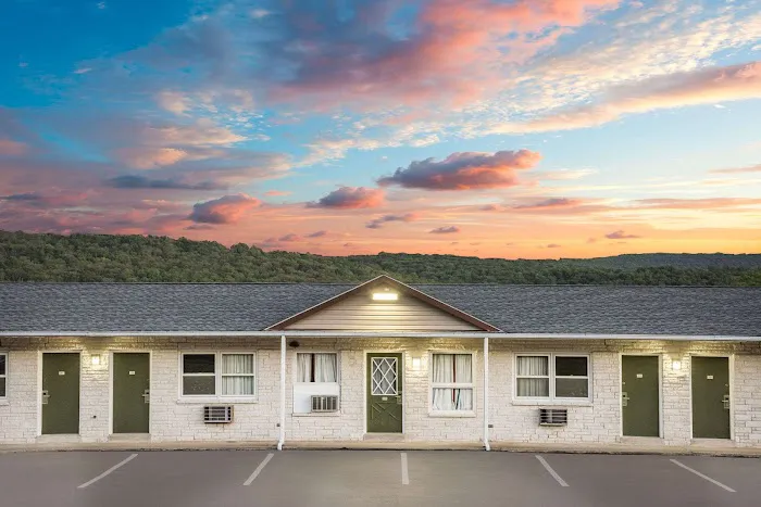 Knights Inn Pine Grove 4