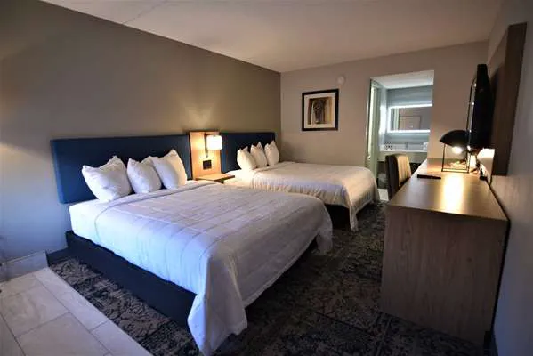 Baymont by Wyndham Pine Grove 4