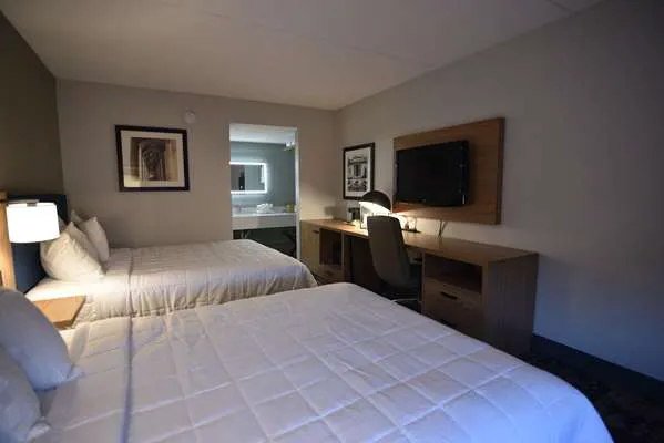 Baymont by Wyndham Pine Grove 4