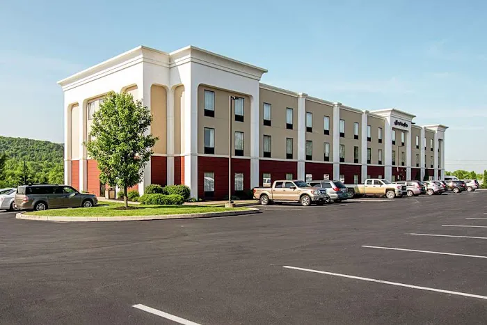 Hampton Inn Pine Grove 4