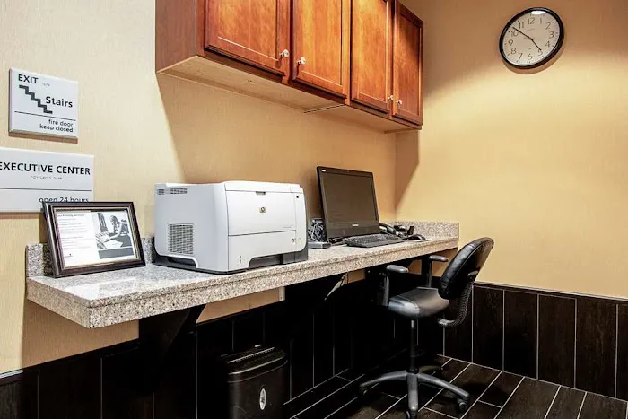 Hampton Inn Pine Grove 4
