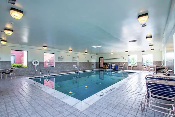 Hampton Inn Pine Grove 4