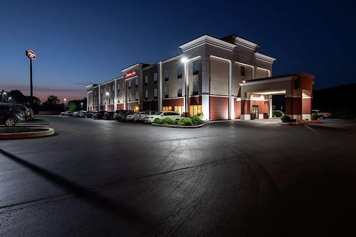 Hampton Inn Pine Grove 4