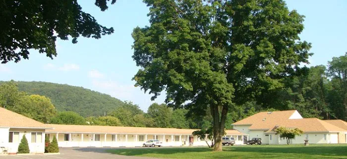 The Rocky River Inn 4