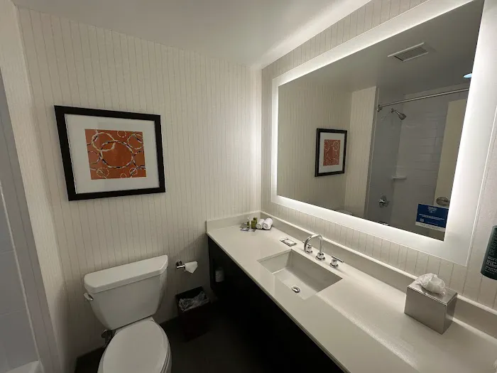 DoubleTree by Hilton Hotel Bristol, Connecticut 4