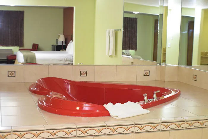 Wolcott Inn & Suites 4