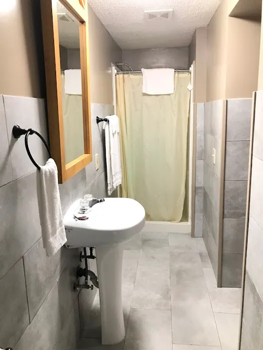 Wolcott Inn & Suites 4