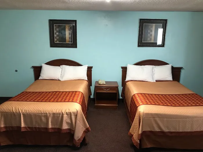 Wolcott Inn & Suites 4