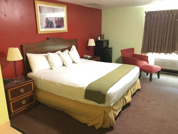 Wolcott Inn & Suites 4