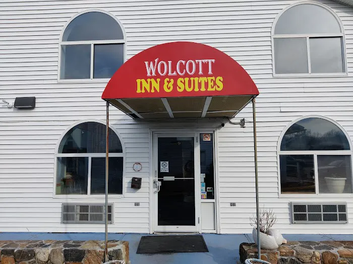 Wolcott Inn & Suites 4